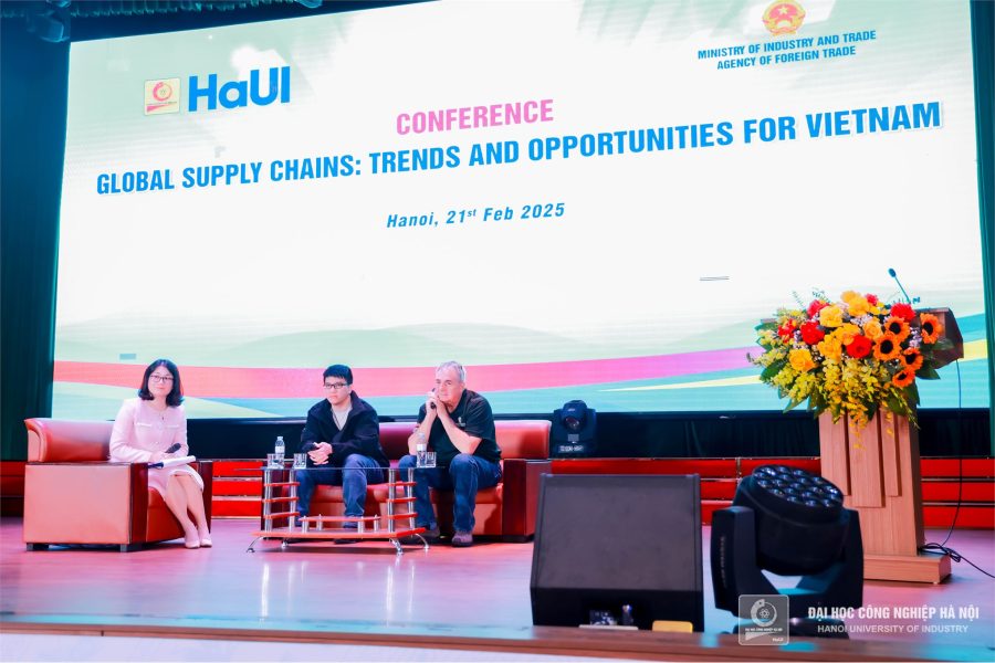 Chuyên gia Hoa Kỳ chỉ ra “điểm sáng" cho logistics Việt Nam và những bài học cho sinh viên HaUI