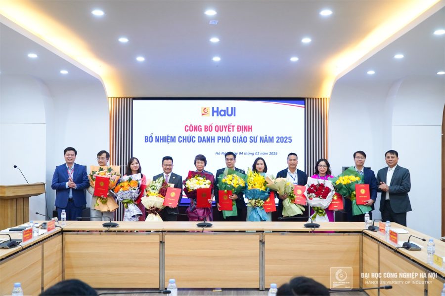 Trường Kinh tế hân hoan chúc mừng 2 tân Phó Giáo sư